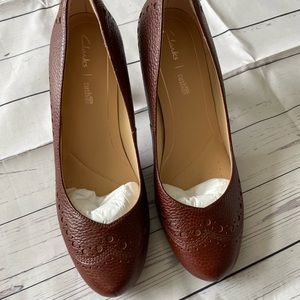 NWB - Clarks Women Pumps Dalia Ruby Nude Leather - 8M - Tan
